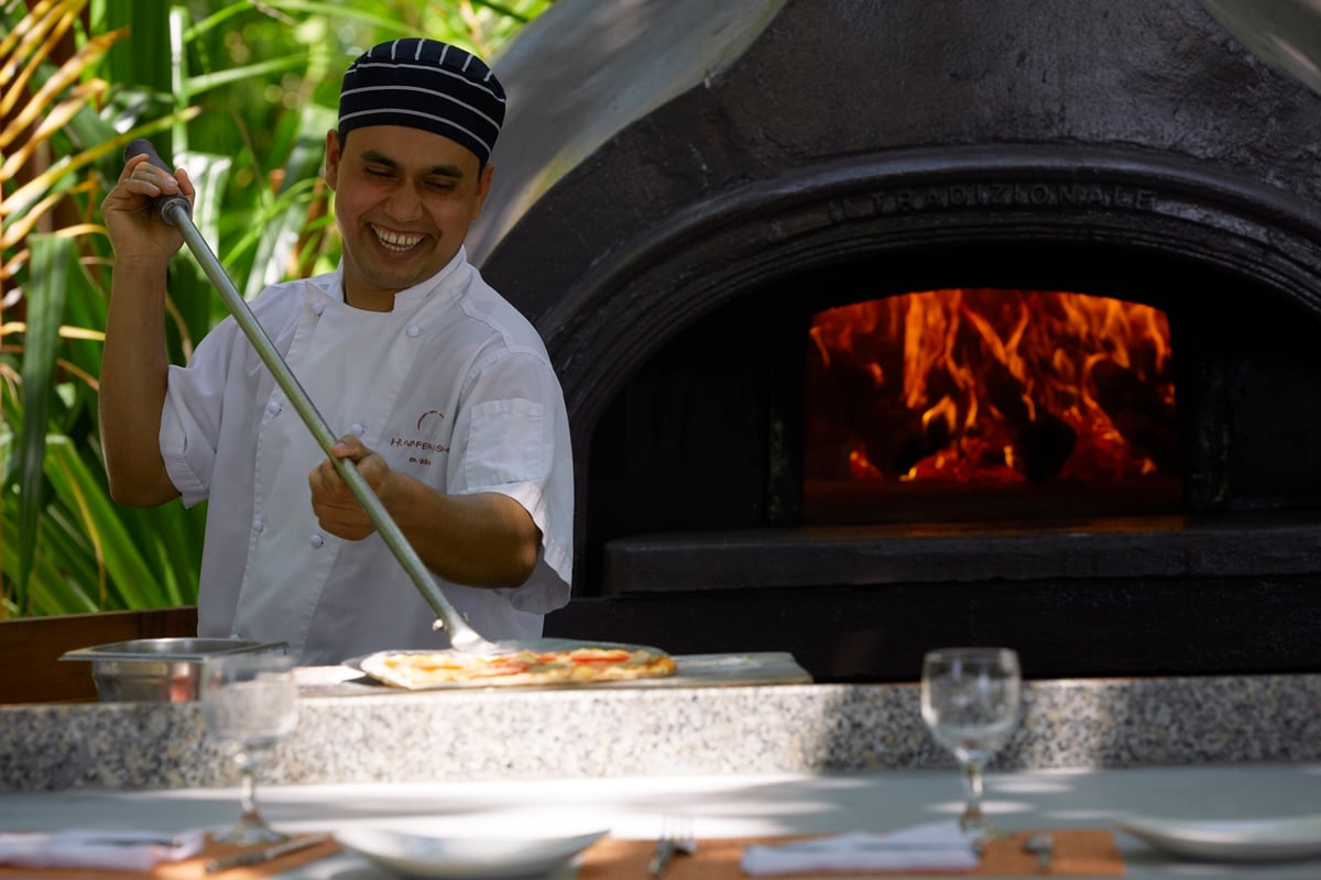 Huvafen-Fushi-Forno-Restaurant-Wood-Fire-Pizza-Oven-Chef