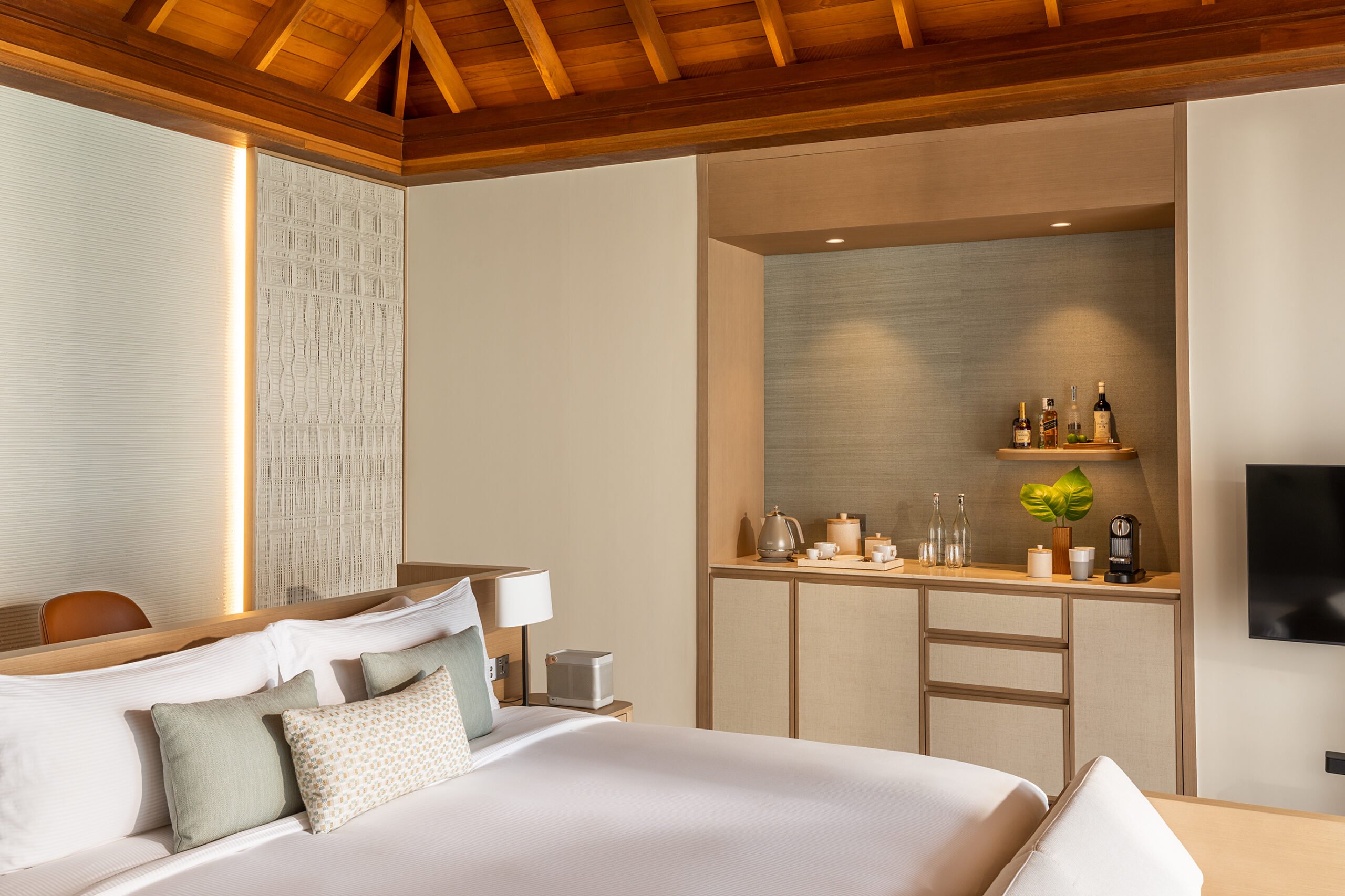 LBWP_Interior_BarArea_2